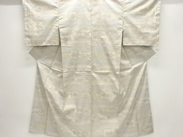 横段に花模様織出し本場白大島紬着物（5マルキ）